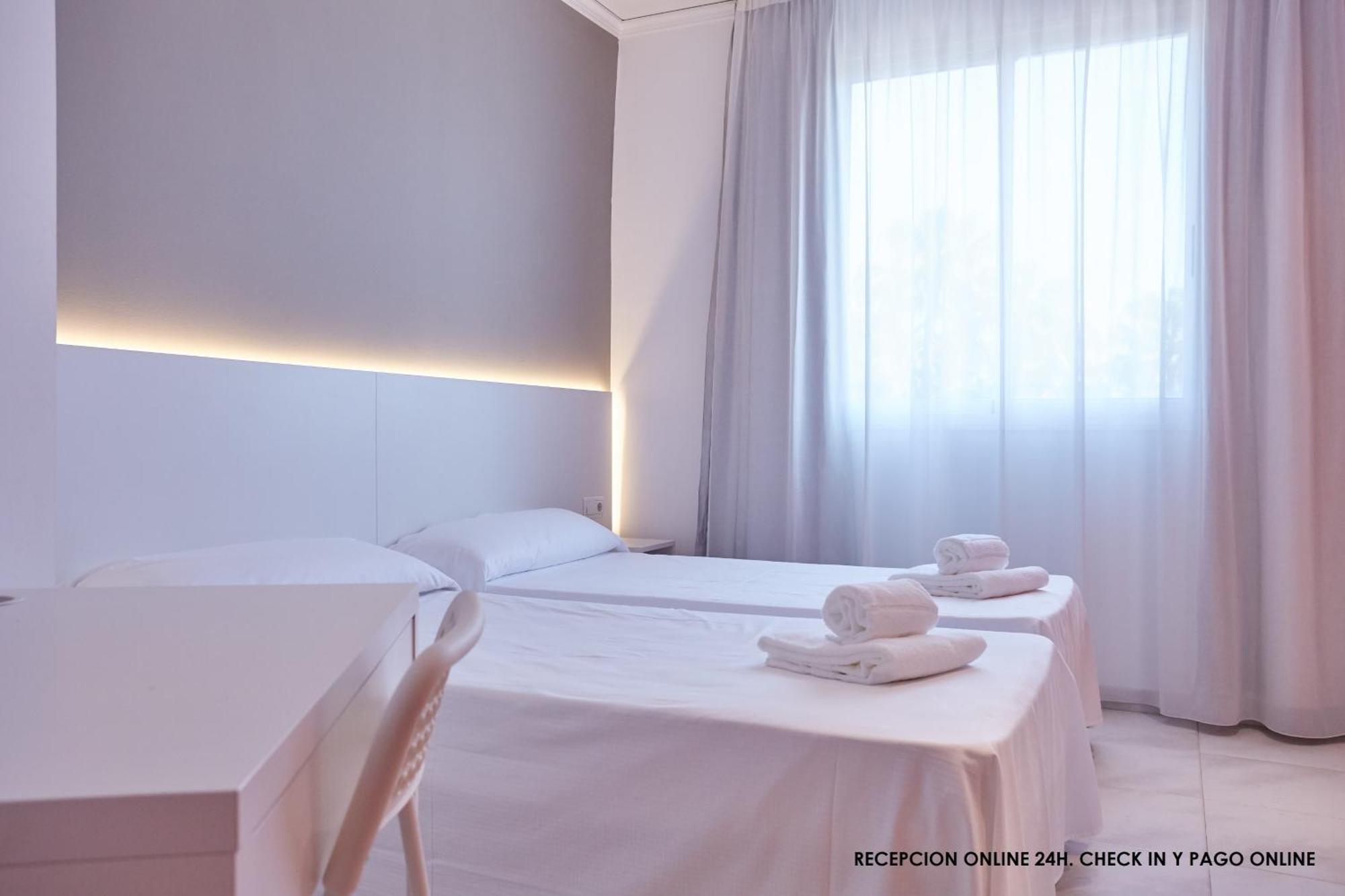 Hotel Dl Port Эл Грао Экстерьер фото